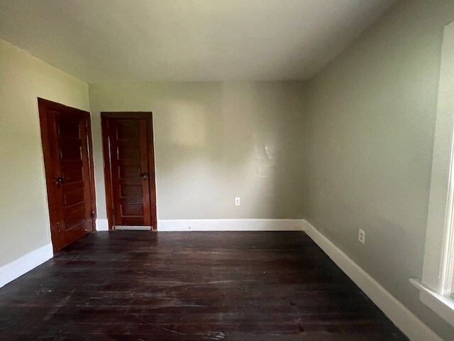 Building Photo - 422 Studebaker St