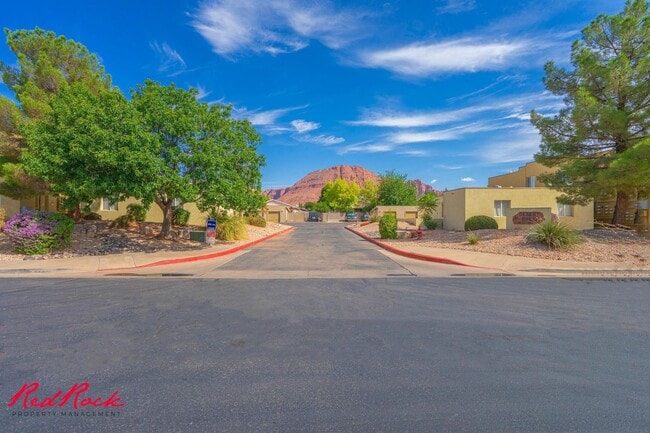 Building Photo - Enjoy Scenic Ivins Living – 3-Bed, 2-Bath ...