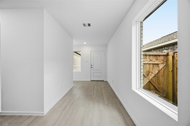 Building Photo - 16842 Spotted Oak Dr