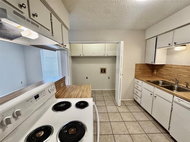 Building Photo - 9404 Teasdale Terrace