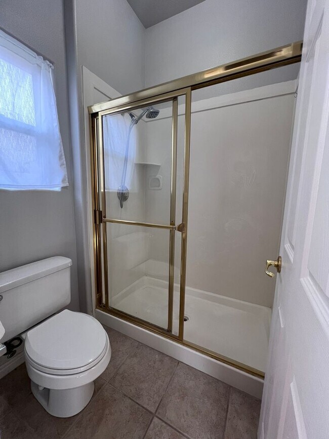 Building Photo - Townhome in Sky Ridge