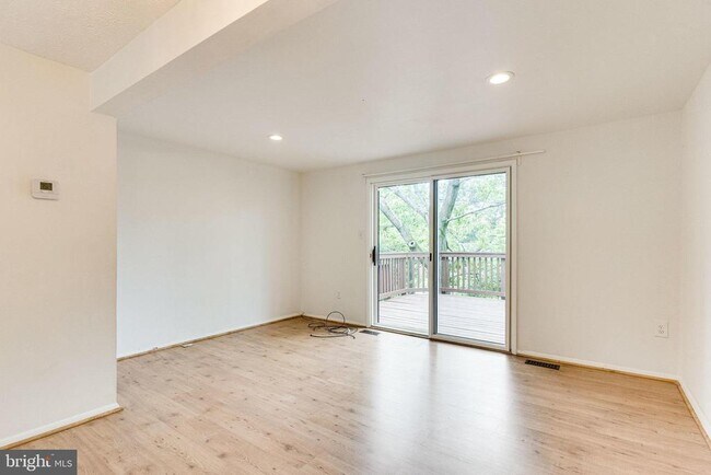 Building Photo - 2841 Shepperton Terrace