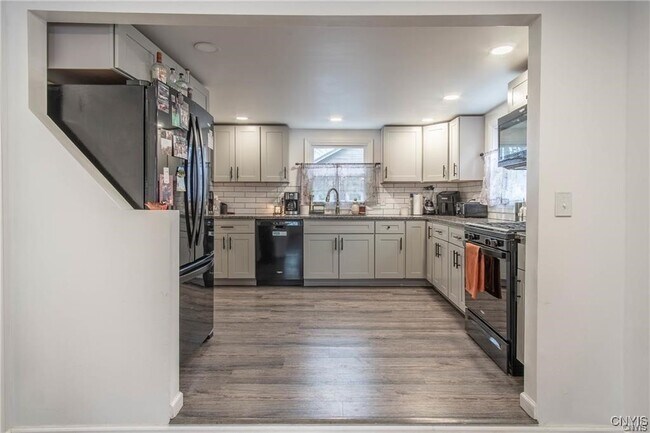 Building Photo - 215 Francis St