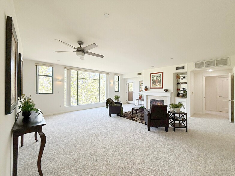 Building Photo - 144 S 3rd St