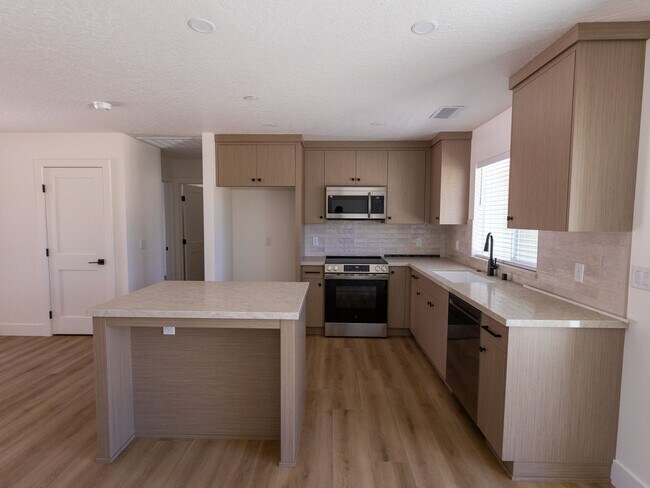 Building Photo - SPRING VALLEY LAKE EQUESTRIAN AREA - BRAND NEW CONSTRUCTION 3 BEDROOM