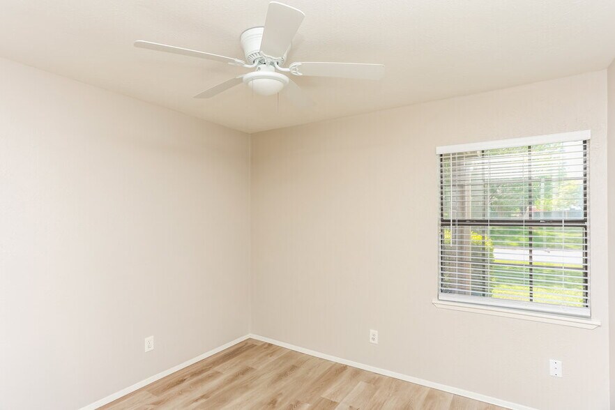 Building Photo - 458 Rainier St