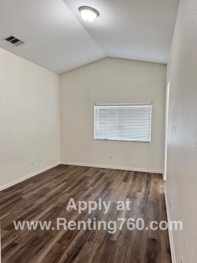 Building Photo - 3 Bed 2 Bath Home In Copper Hills!