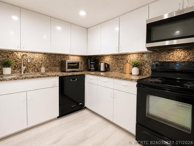 Building Photo - 401 Golden Isles Dr