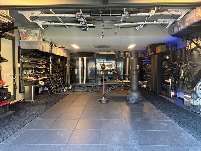 Building Photo - 3554 W Glencoe St