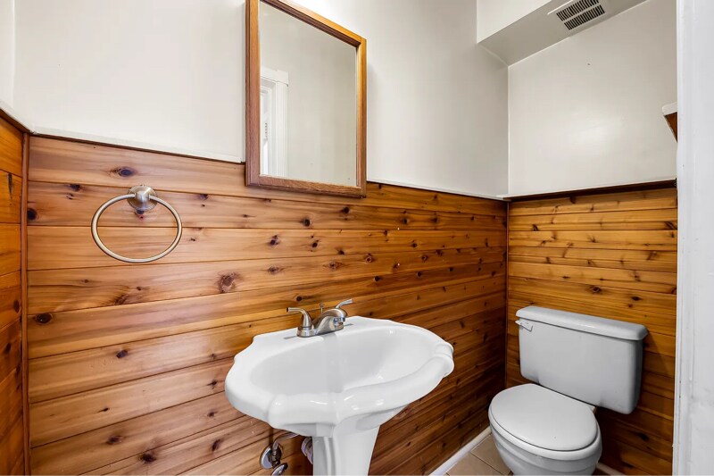 Building Photo - 205 Westowne Rd