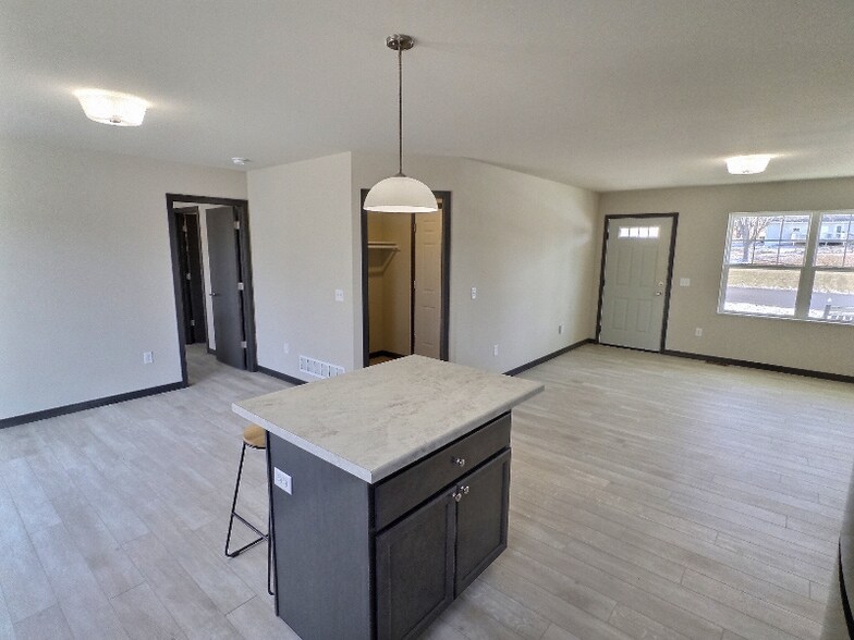 Building Photo - 207 Will St