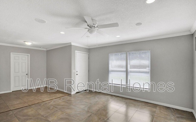Building Photo - 3119 Dolly Dr