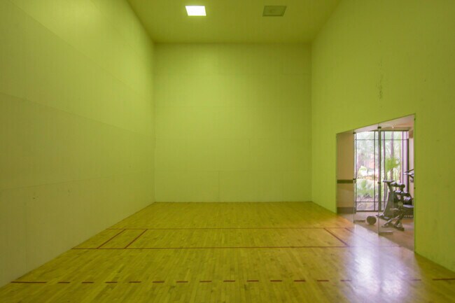 Building Photo - 2803 Sarento Pl