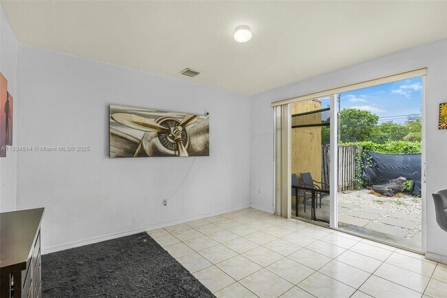 Building Photo - 755 E Mowry Ct