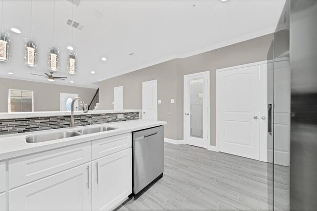 Building Photo - 5807 Southmund St