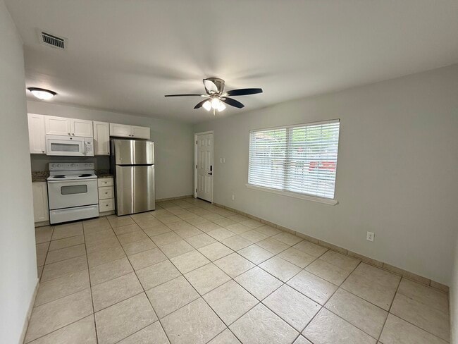 Building Photo - 8316 N 10th St