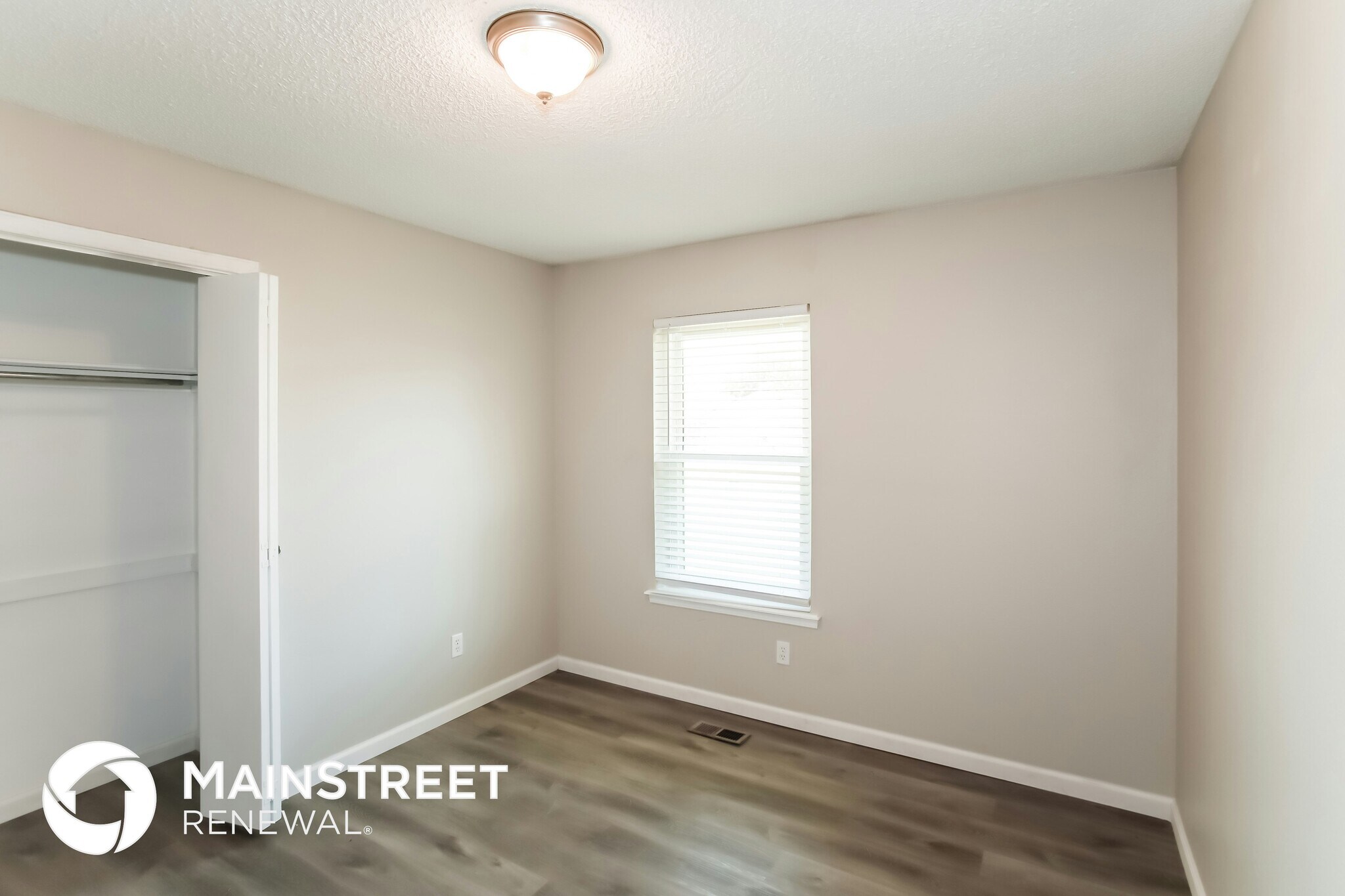 Building Photo - 916 Clear Creek