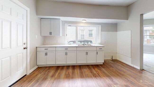 Building Photo - 3200 W 94th St