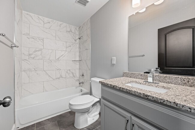 Building Photo - 3 Bedroom Townhome in Campbell County