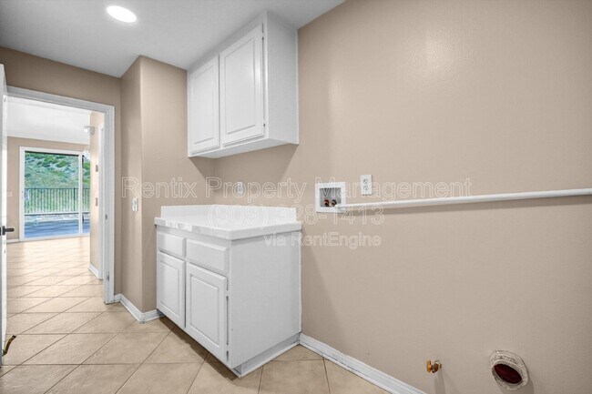 Building Photo - 28622 High Ridge Dr