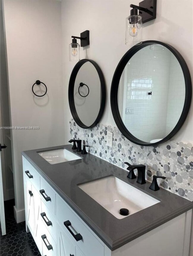 Building Photo - 6327 SW 44th St