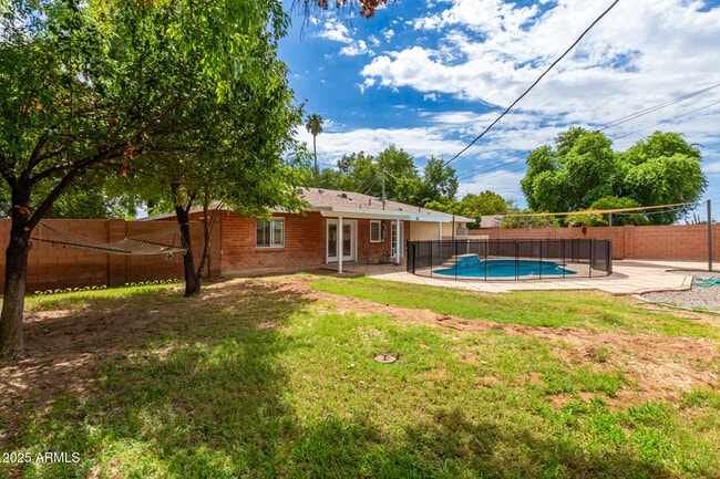 Building Photo - 1928 E Palo Verde Dr
