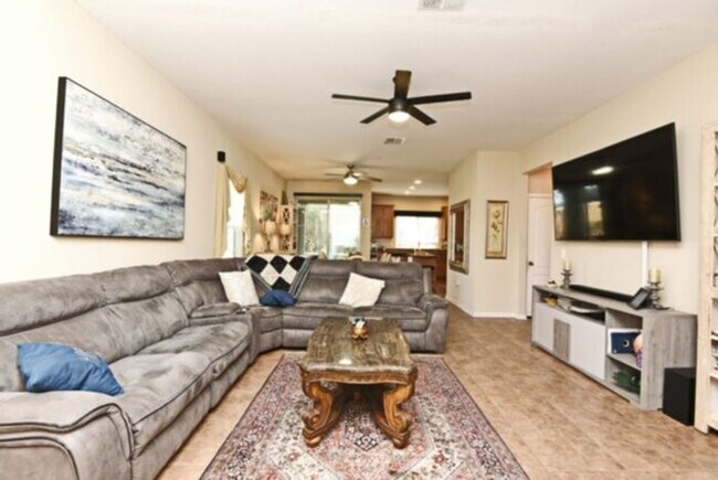 Building Photo - 3/2.5 townhouse in gated Winter Park community