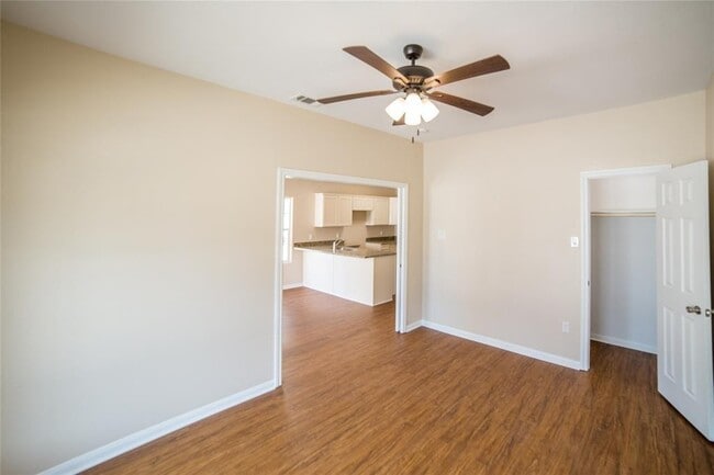 Building Photo - Beautiful 1 Story MOVE IN READY New Construction home in Lake Conroe Village Subdivision. This Go...