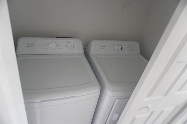 Building Photo - 2700 Skyline Lp