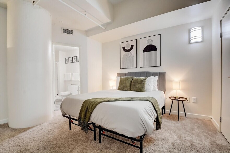 Building Photo - 50 N Illinois St