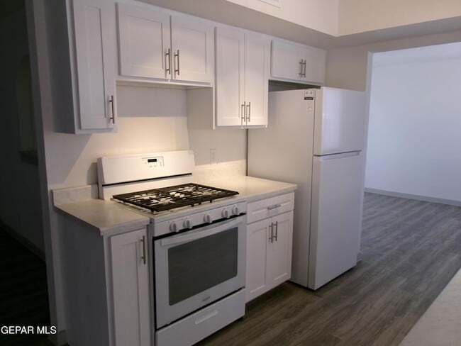 Building Photo - 7013 Echo Cliffs Dr