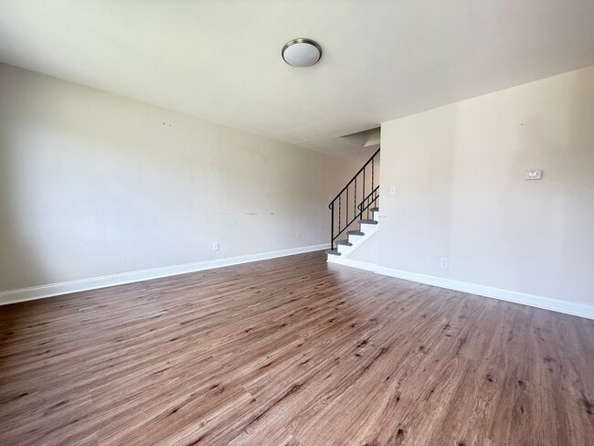 Building Photo - Four-Bedroom House in Parkville