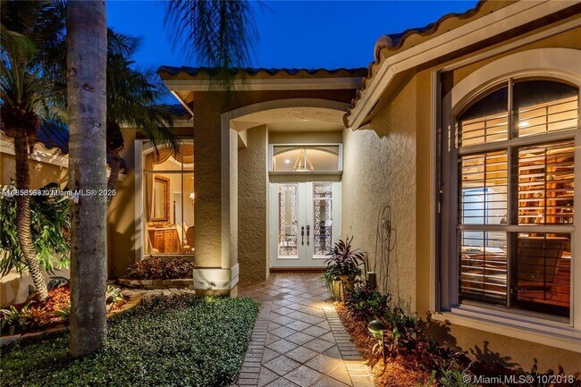 Building Photo - 2726 Meadowood Dr