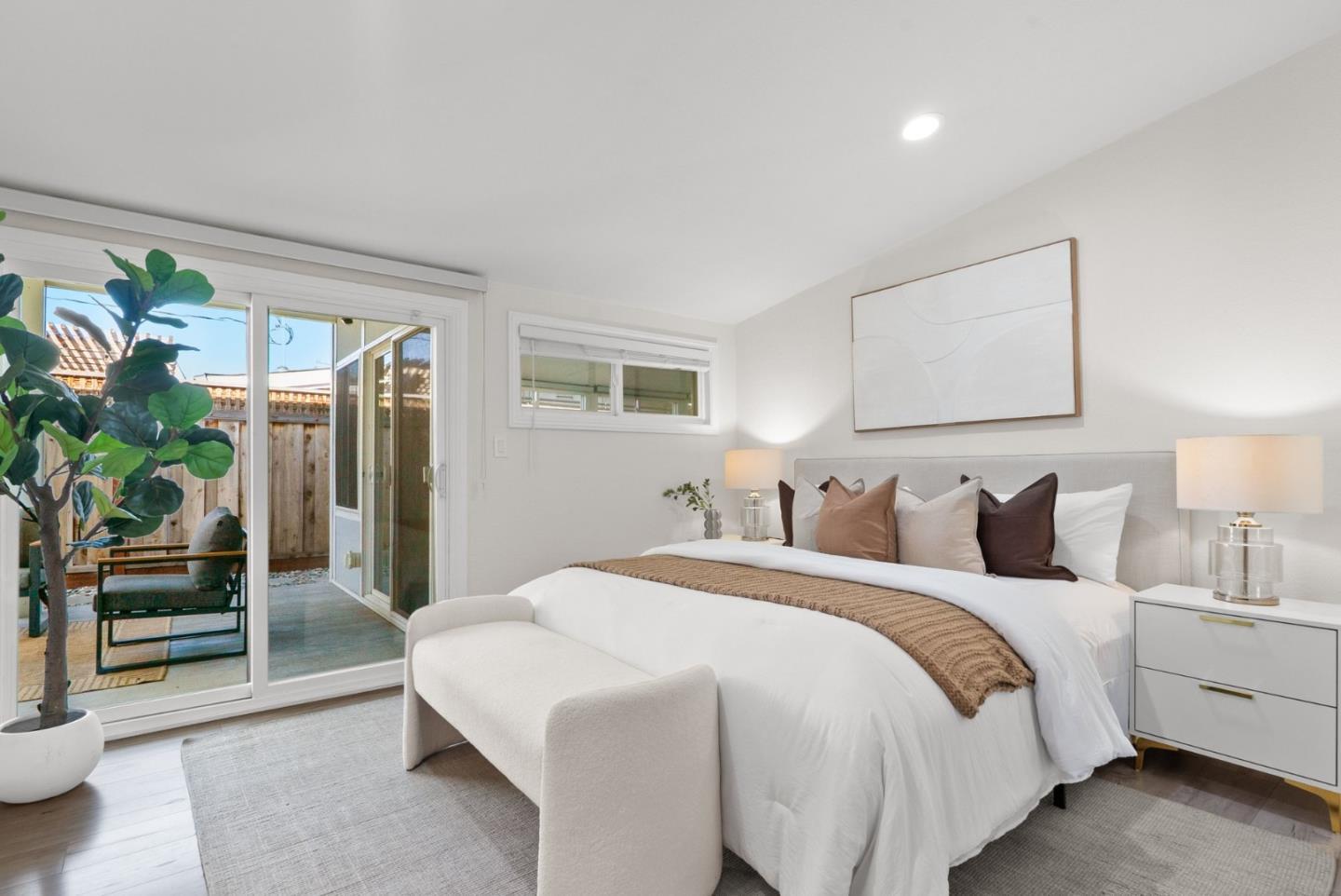 Building Photo - 786 Lakewood Dr