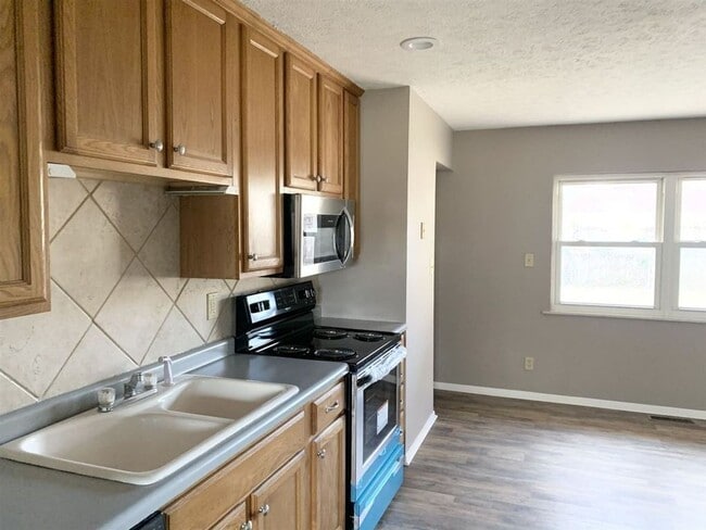 Building Photo - 3 bedroom 1 bath