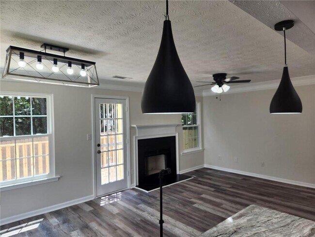 Building Photo - 5790 Hampton Ct