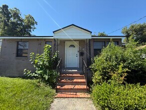 Building Photo - 1976 College Cir S