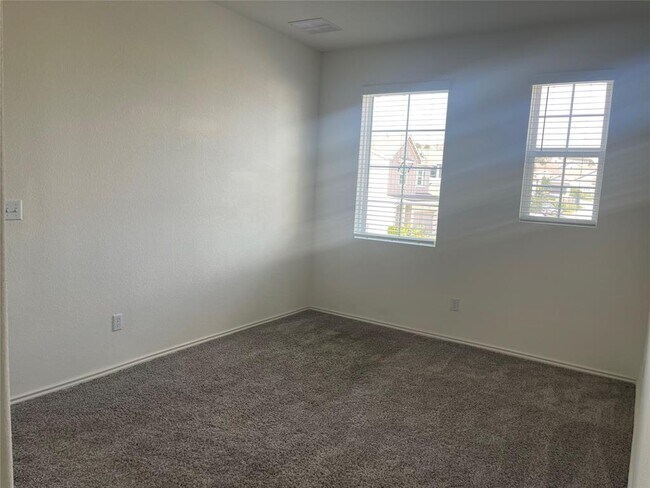 Building Photo - 208 Montauk Loop