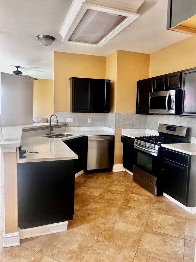 Building Photo - 4011 Alexis Cir