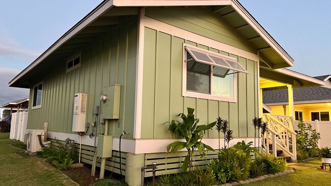 Building Photo - All Pets Welcome to this 2/1 SFH in HO'OPI...