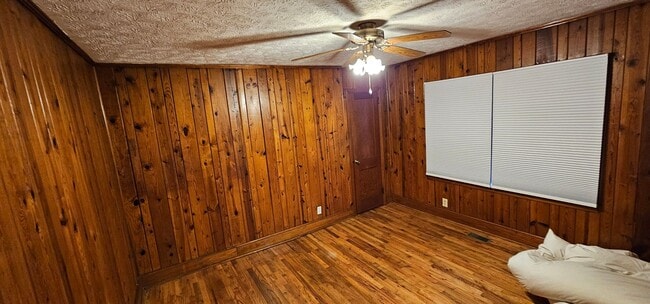 Building Photo - Cutie in the Country