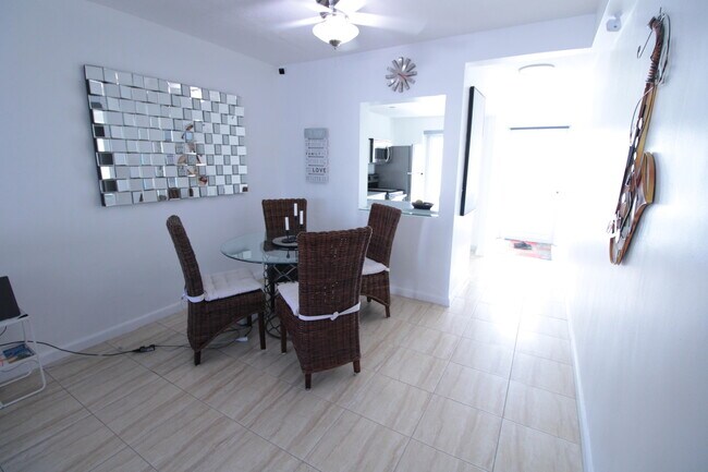 Building Photo - 440 Paradise Isle Blvd