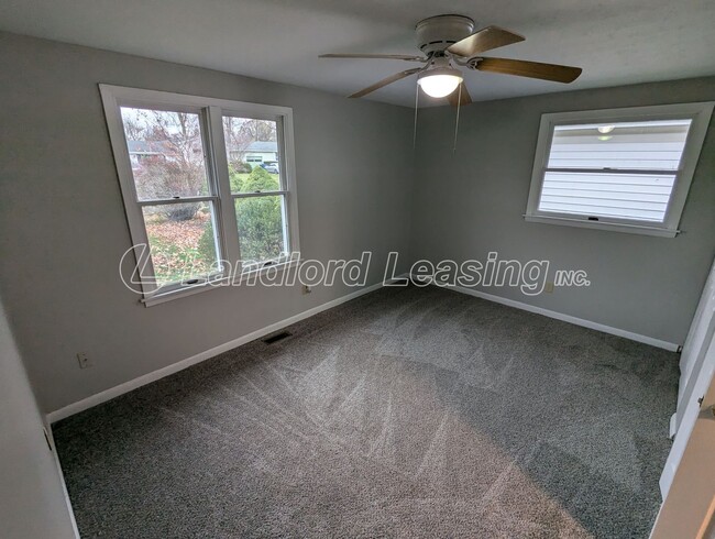 Building Photo - Beautiful 3-Bedroom Ranch with Fenced Yard...