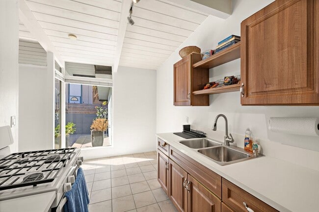 Building Photo - 139 W Canada