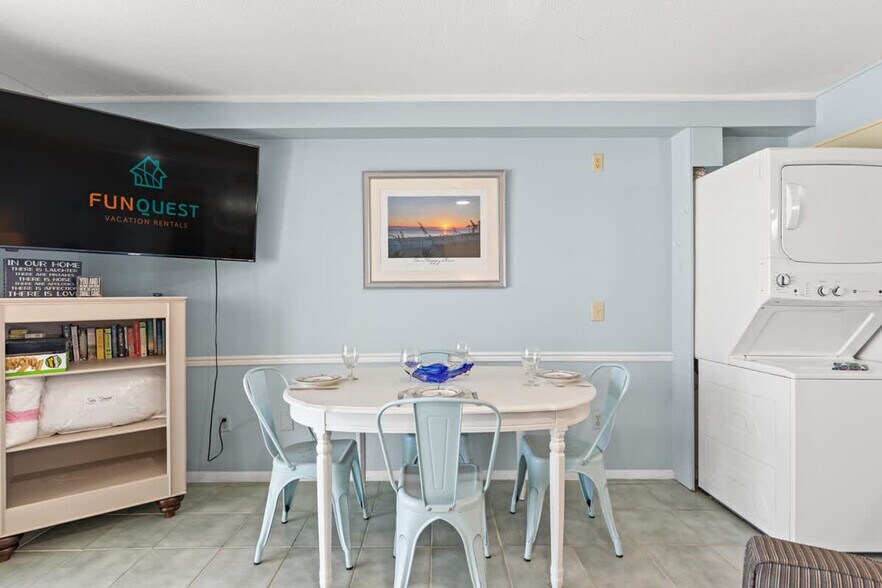 Building Photo - 5004 S Thomas Dr