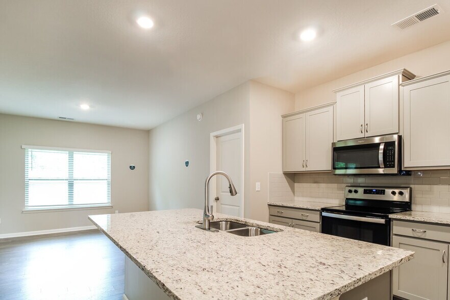 Building Photo - 365 Beau Tisdale Dr
