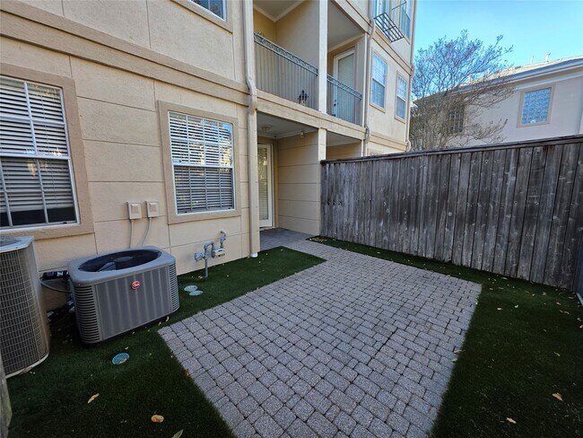 Building Photo - 1714 Roy St