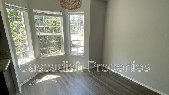 Building Photo - 6170 SE Lake Rd