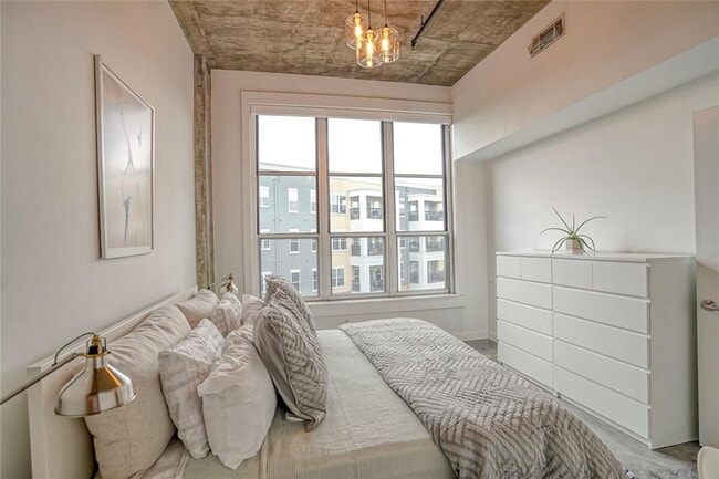 Building Photo - 245 N Highland Ave NE