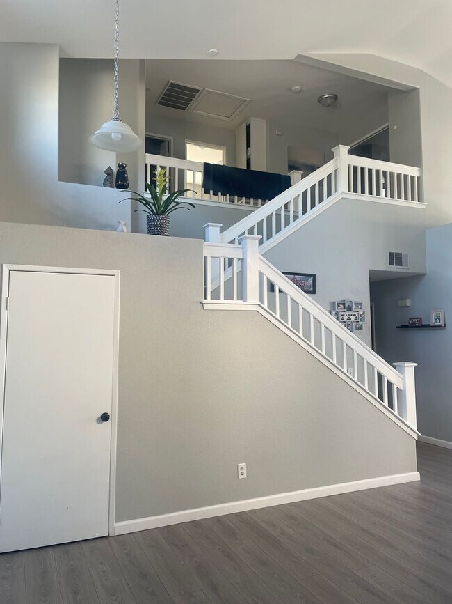 Building Photo - 5449 Essex Dr